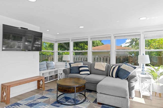 826 Se 4 Th Ave, House other with 2 bedrooms, 2 bathrooms and null parking in Delray Beach FL | Image 5