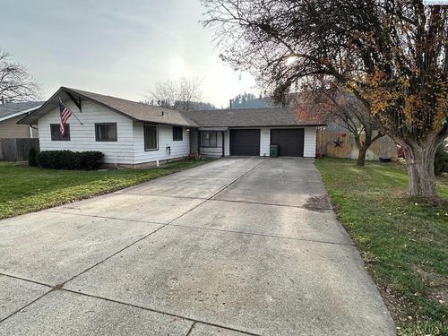 2002 Cedar St, Colfax, WA, 99111-9708 | Card Image