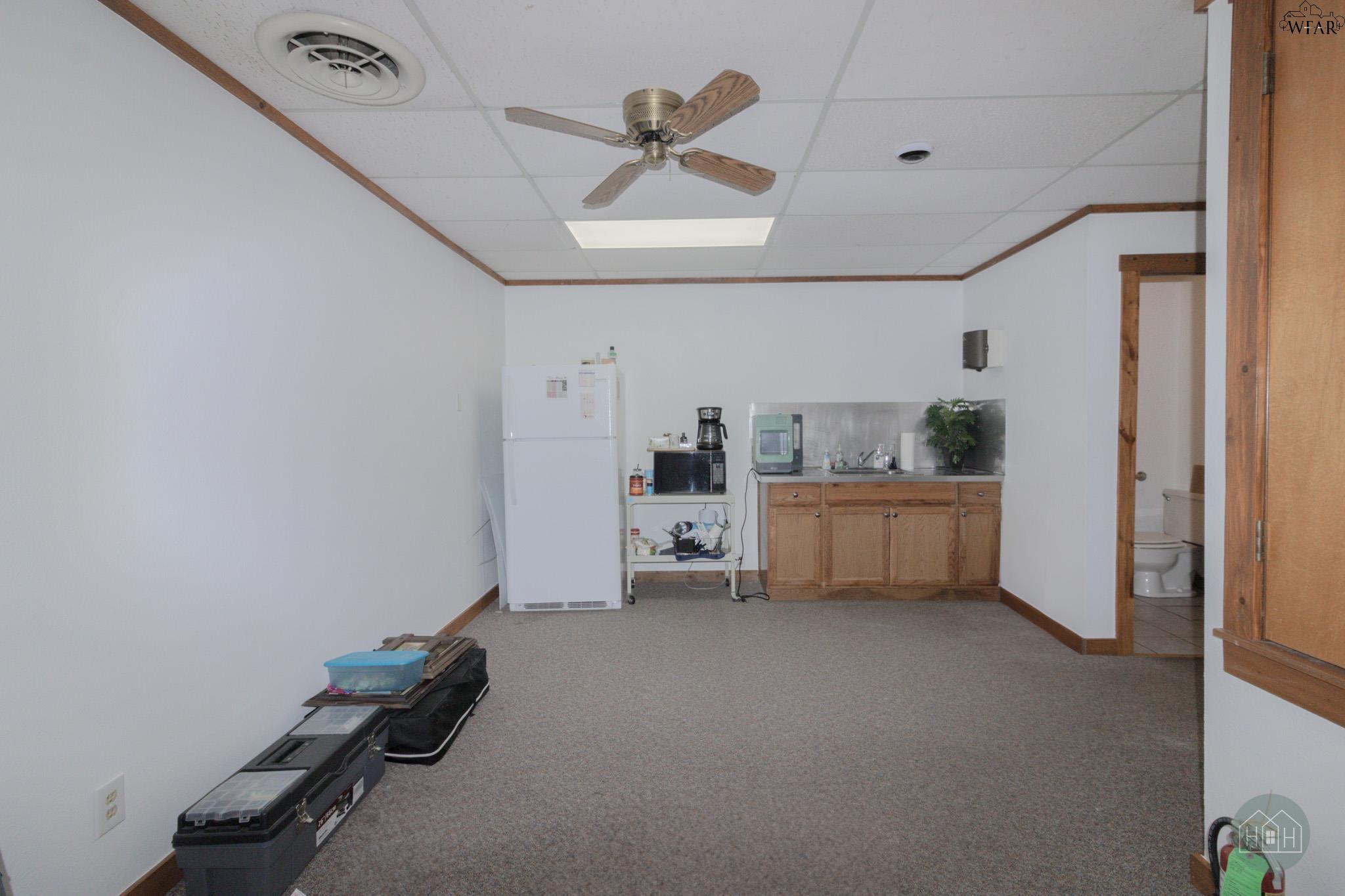 Commercial Sale in Vernon 2