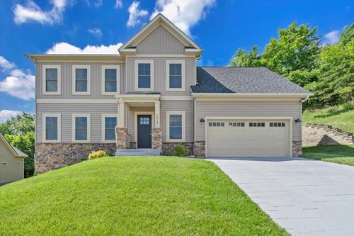 7019 Linn Cove Ct, Roanoke, VA, 24018-5232 | Card Image