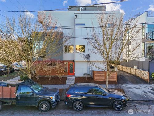 3001 60th Ave Sw, Seattle, WA, 98116-2806 | Card Image