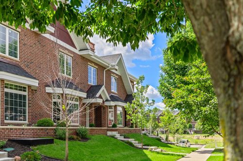 a-10814 Falling Water Ln, Woodbury, MN, 55129-5269 | Card Image