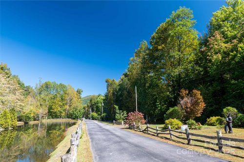 188 Sweetwater Rdg, Burnsville, NC, 28714-8892 | Card Image