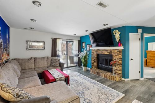 apt-19-4829 86th St, Urbandale, IA, 50322-1087 | Card Image