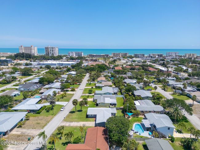346 Cyprus Dr, House other with 3 bedrooms, 2 bathrooms and null parking in Cocoa Beach FL | Image 37