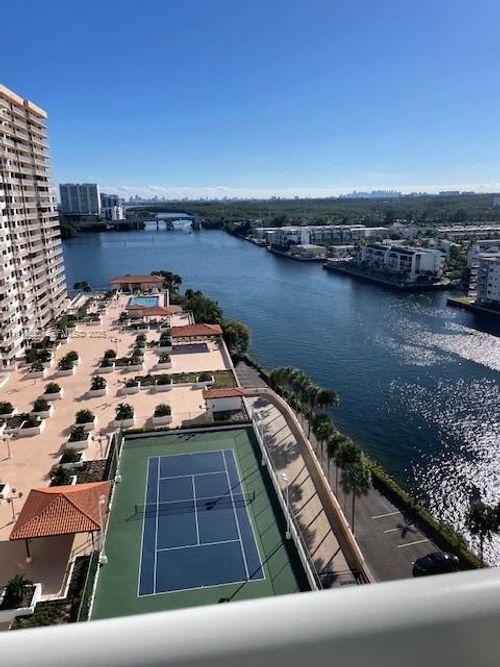 1605-301 174th St, Sunny Isles Beach, FL, 33160-3206 | Card Image