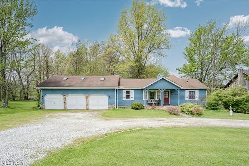 15614 Chillicothe Rd, Chagrin Falls, OH, 44022-4127 | Card Image