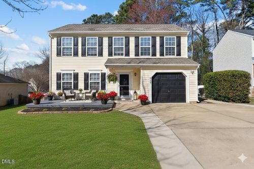 612 Champion St, Clayton, NC, 27520-2912 | Card Image