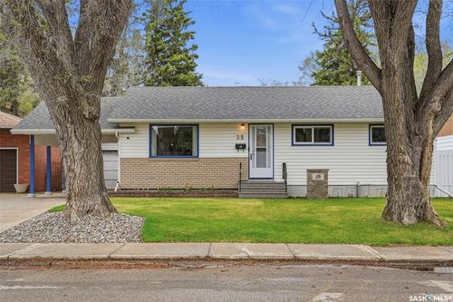 35 Harrison Cres, Saskatoon, SK, S7J2K9 | Card Image