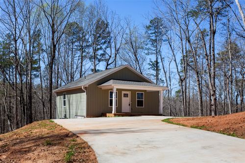 151 Nottingham Dr, Westminster, SC, 29693-5633 | Card Image