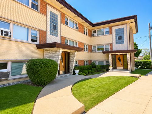 2w-7562 N Waukegan Rd, Niles, IL, 60714-3709 | Card Image
