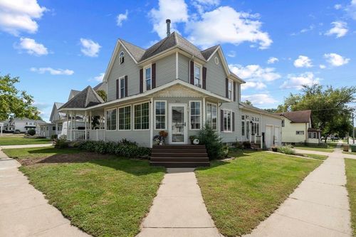 301 2nd Ave Se, Dyersville, IA, 52040-1802 | Card Image