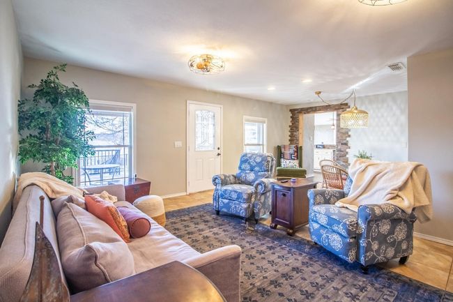 148 Pony Express Trl, House other with 3 bedrooms, 2 bathrooms and null parking in Buffalo Springs TX | Image 4