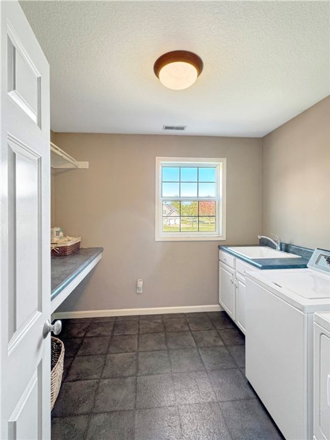 23 Stonegate Dr, House other with 5 bedrooms, 3 bathrooms and null parking in Charleston IL | Image 26