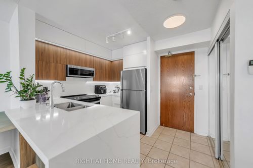 1202-11 Oneida Cres, Richmond Hill, ON, L4B0A1 | Card Image