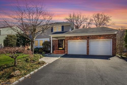 41 Stirling Ct, Metuchen, NJ, 08840-1514 | Card Image