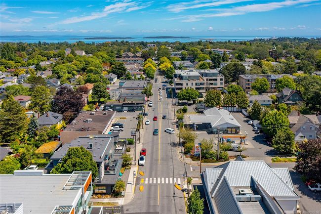 Shops and medical right out your door down Oak Bay Ave | Image 25