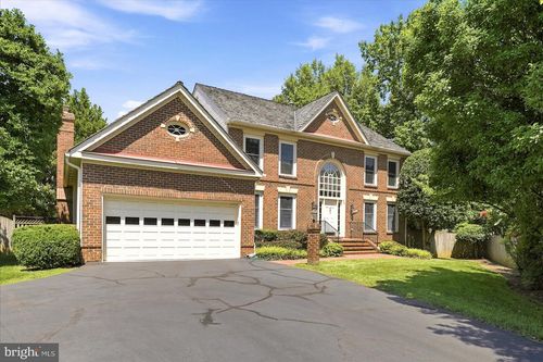 8814 Surrey Ct, Alexandria, VA, 22309-2243 | Card Image