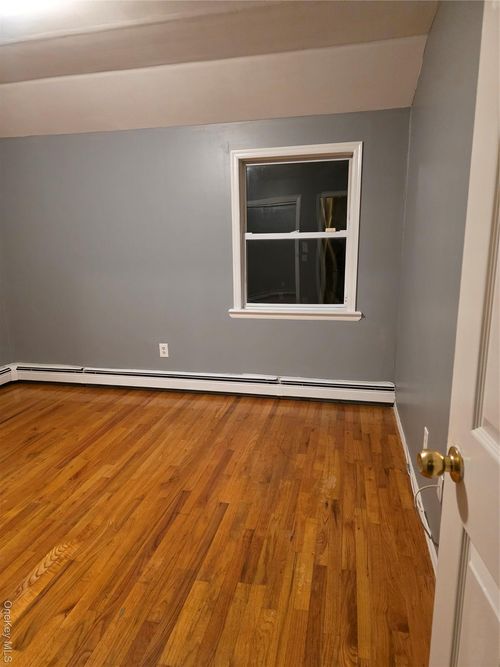 25413 Francis Lewis Blvd, Rosedale, NY, 11422-2643 | Card Image