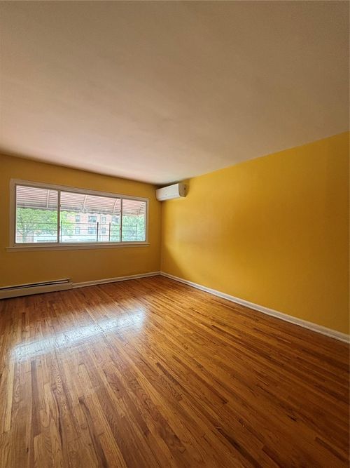 659 Nereid Ave, Bronx, NY, 10470-1519 | Card Image