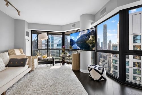 35b-200 61st St, New York, NY, 10065-8575 | Card Image