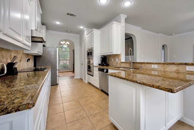Chef's Dream Kitchen - lots of counter space | Image 14