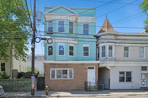 55 Hawkins St, Newark, NJ, 07105-3944 | Card Image