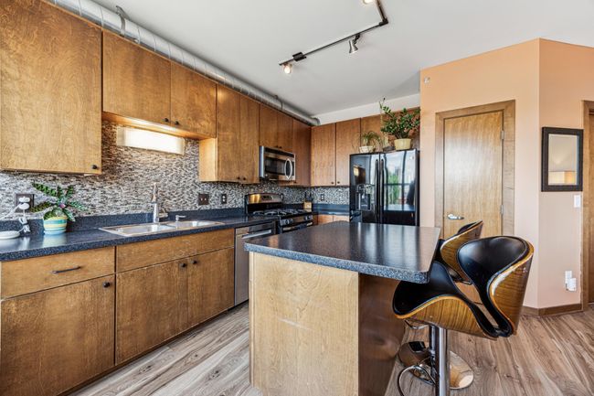 Ample Cabinet Space | Image 8