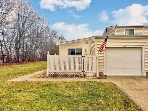 330 Deepwood Dr, Wadsworth, OH, 44281-9448 | Card Image