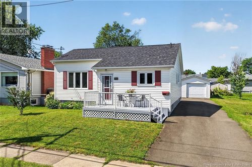 196 Waverley Ave, Moncton, NB, E1C7V4 | Card Image