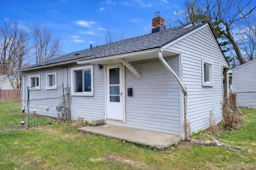 32516 Newaygo St, Westland, MI, 48186-4749 | Card Image