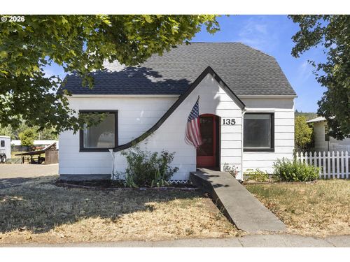135 E Broadway St, Goldendale, WA, 98620-9151 | Card Image
