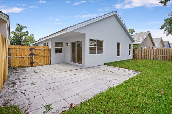 9354 - 9354 Arborwood Cir, House other with 2 bedrooms, 2 bathrooms and null parking in Davie FL | Image 18