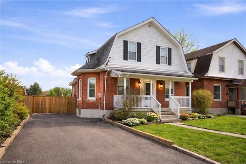 8 Carlyle St, Brantford, ON, N3T2C1 | Card Image