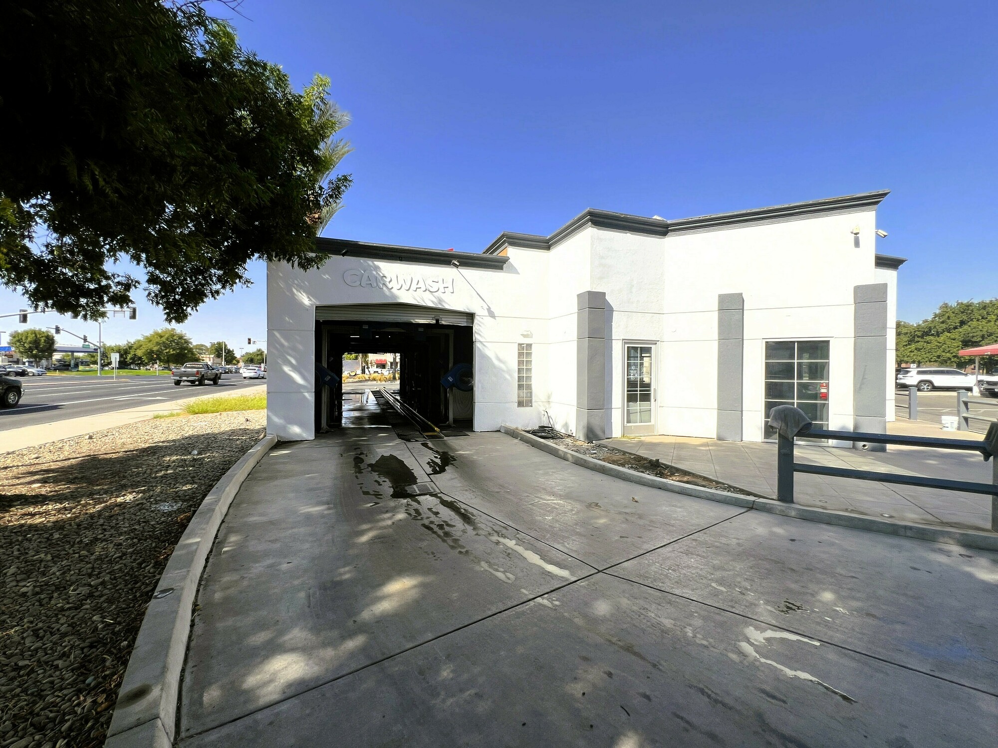 1697 W Lacey Blvd, Hanford, CA 93230