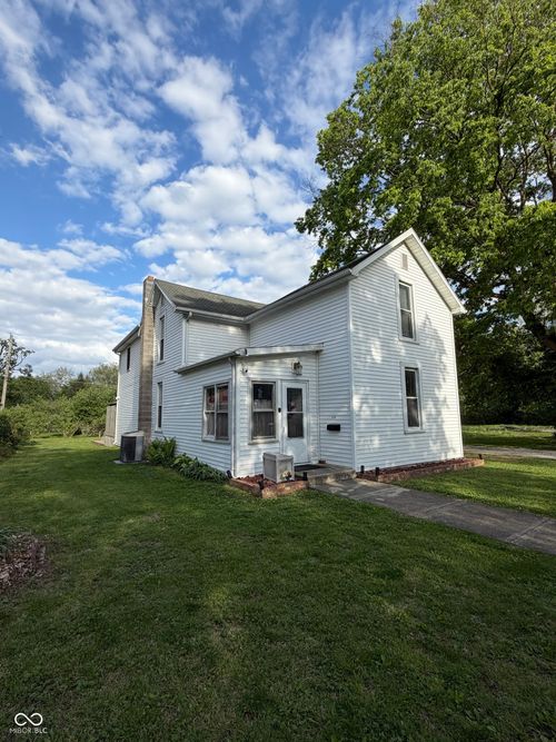 124 6th St, Covington, IN, 47932-1233 | Card Image