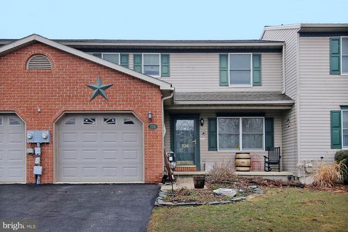 226 Acorn Cir, LEBANON, PA, 17042-8885 | Card Image