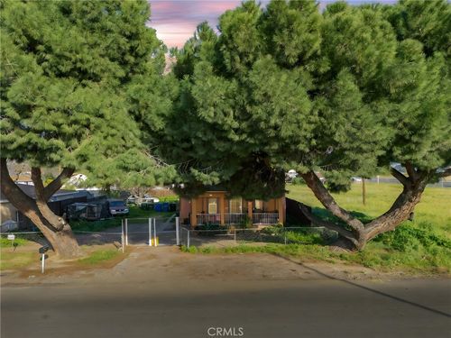 7977 Victoria Ave, Highland, CA, 92346 | Card Image