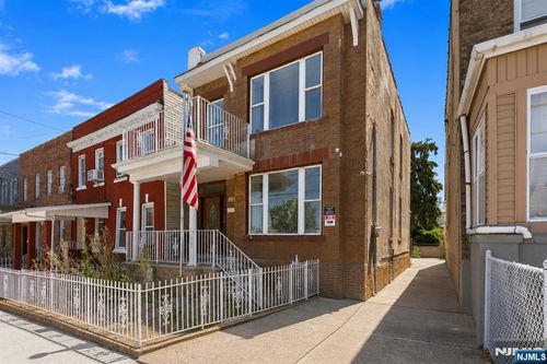 221 54th St, West New York, NJ, 07093-2611 | Card Image