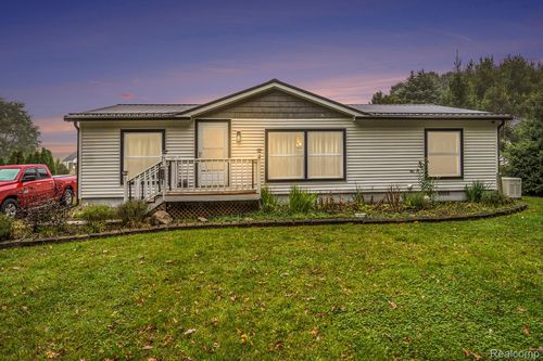 9445 E Lehring Rd, Durand, MI, 48429-9448 | Card Image