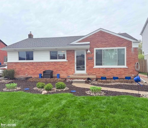23148 Port St, Saint Clair Shores, MI, 48082-2094 | Card Image