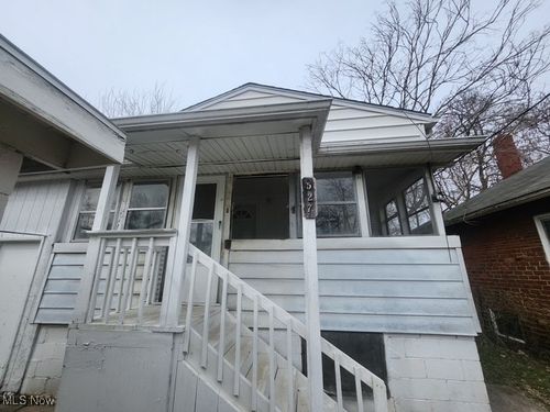 527 Akins Ct, Akron, OH, 44314-3207 | Card Image