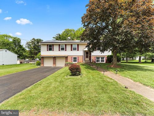 201 Hunter Ln, NORTH WALES, PA, 19454-2319 | Card Image