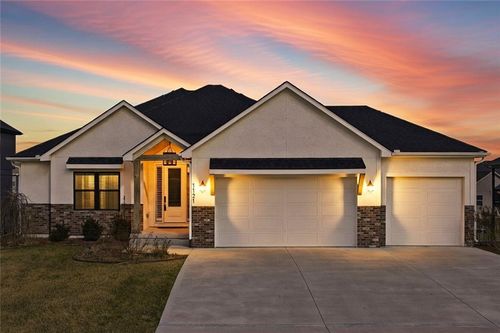 1121 Brookside Ct, Lee's Summit, MO, 64064-7987 | Card Image