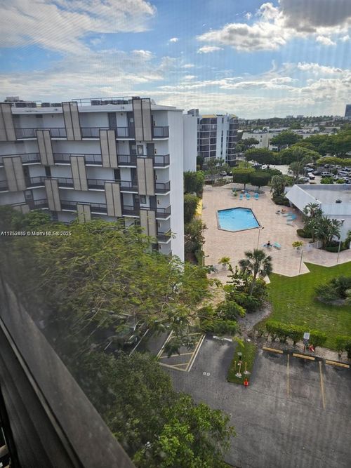 apt-804-20500 W Country Club Dr, Aventura, FL, 33180-1620 | Card Image