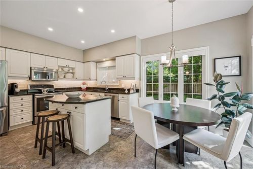 11-25 Manor Park Cres, Guelph, ON, N1G1A2 | Card Image