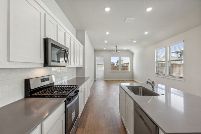 310 Bendecido Loop, House other with 3 bedrooms, 2 bathrooms and null parking in Elgin TX | Image 5