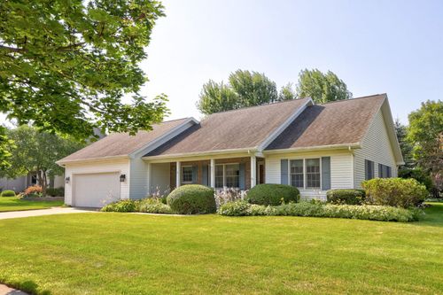 691 Country Ln, Frankenmuth, MI, 48734-9776 | Card Image