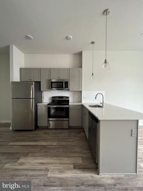 2f-4912 Baltimore Ave, Philadelphia, PA, 19143-3379 | Card Image