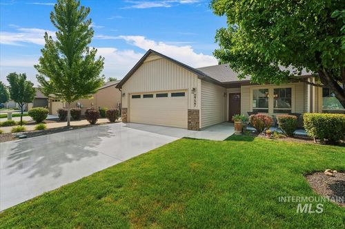 2727 E Apricot Dr, Meridian, ID, 83646-7400 | Card Image